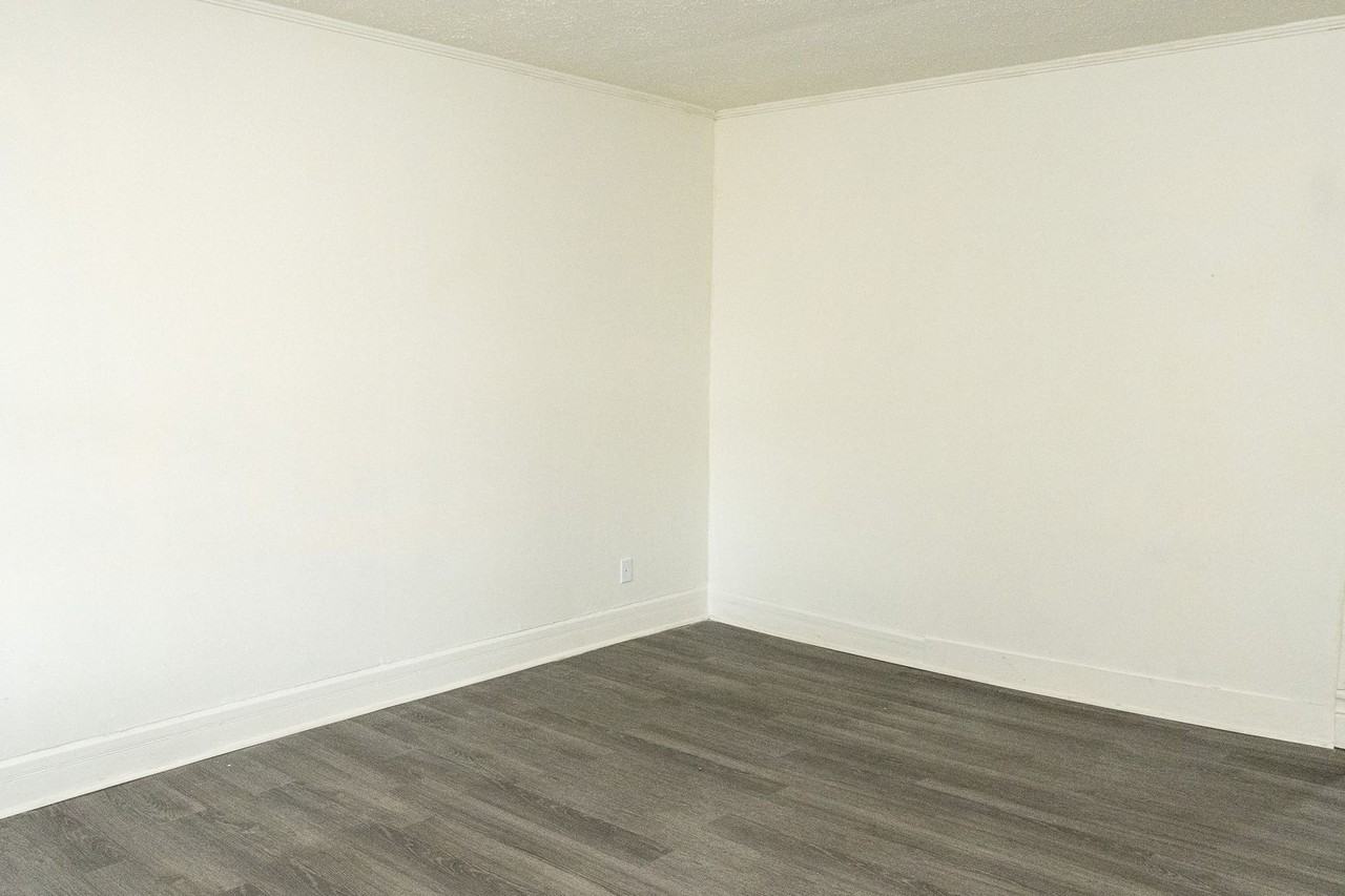 4902 13th Ave - Photo 3 of 20