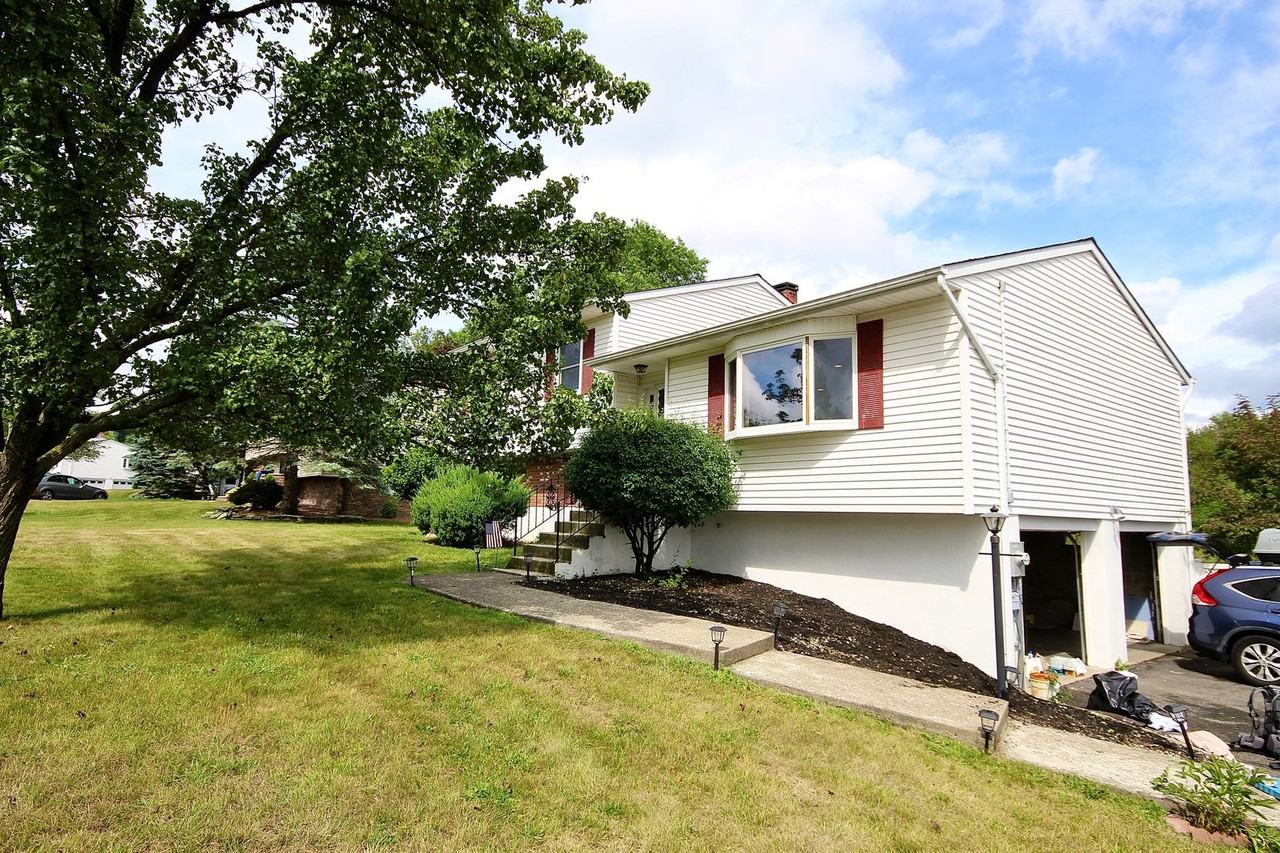 21 Hampshire Dr - Photo 2 of 28