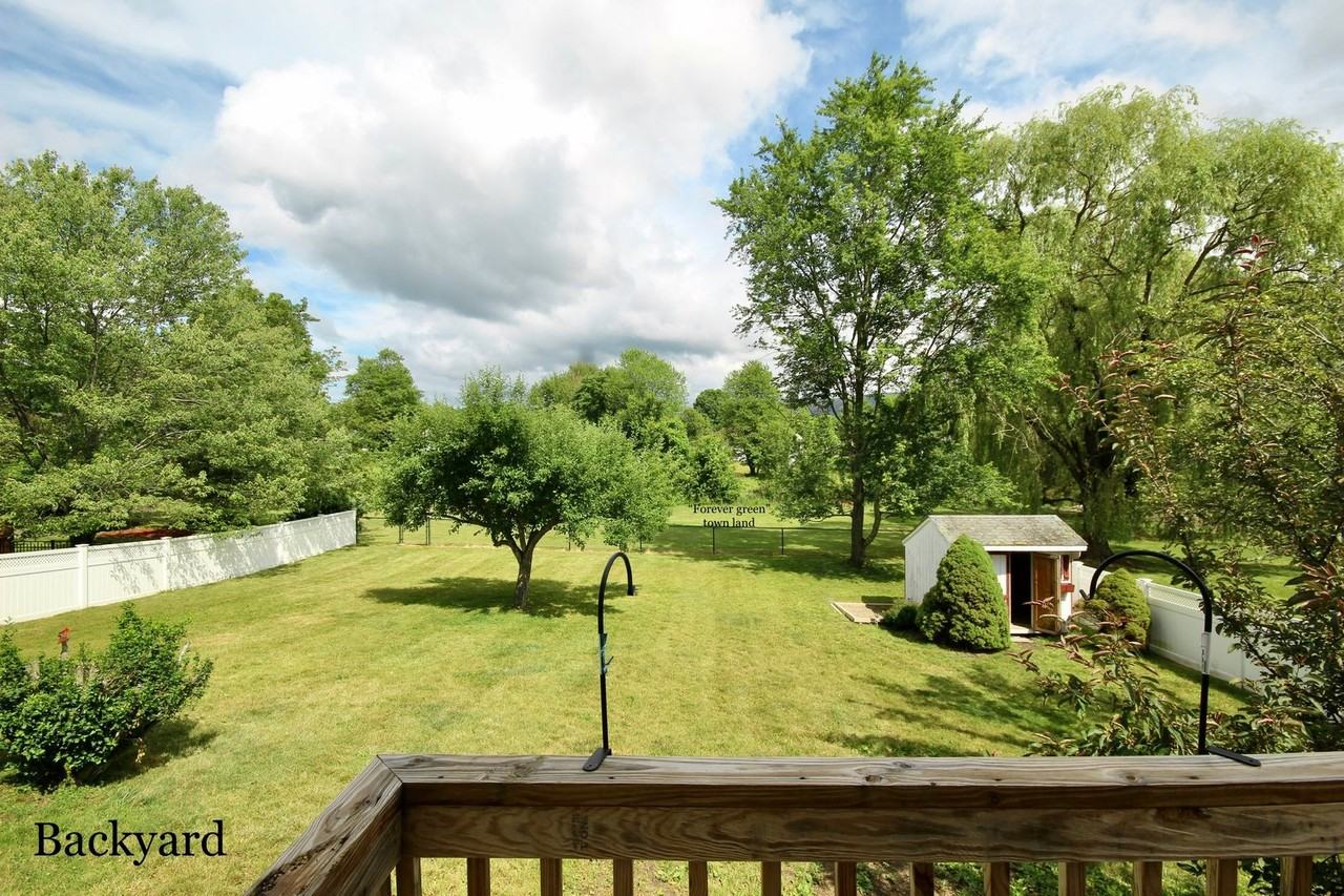 21 Hampshire Dr - Photo 3 of 28