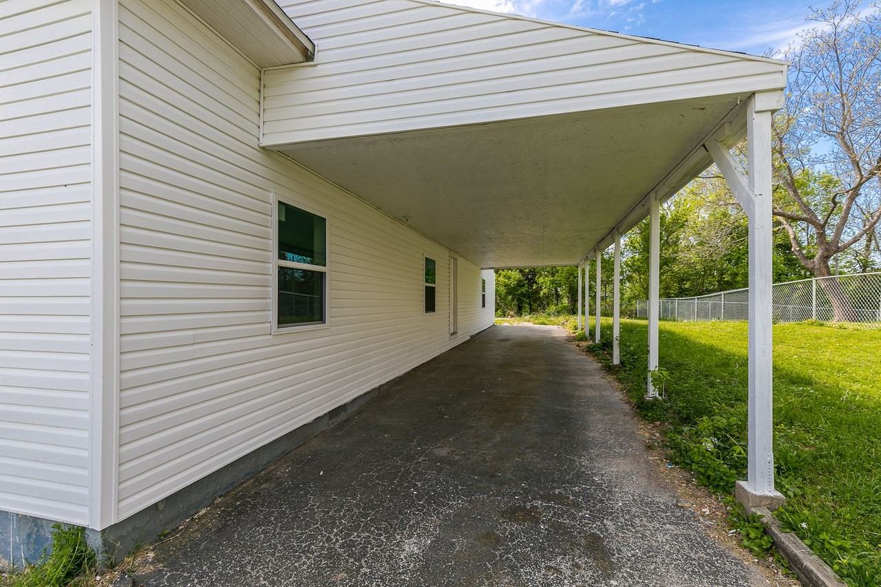 304 College St - Photo 2 of 19