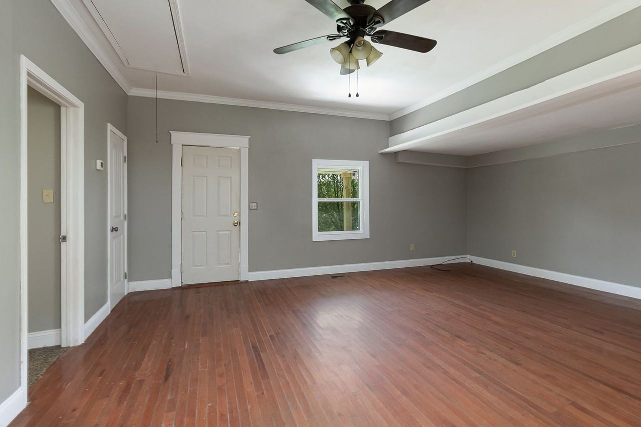 304 College St - Photo 3 of 19