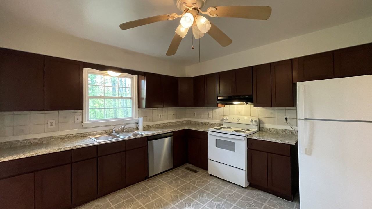 3 Tolson Ln - Photo 3 of 21