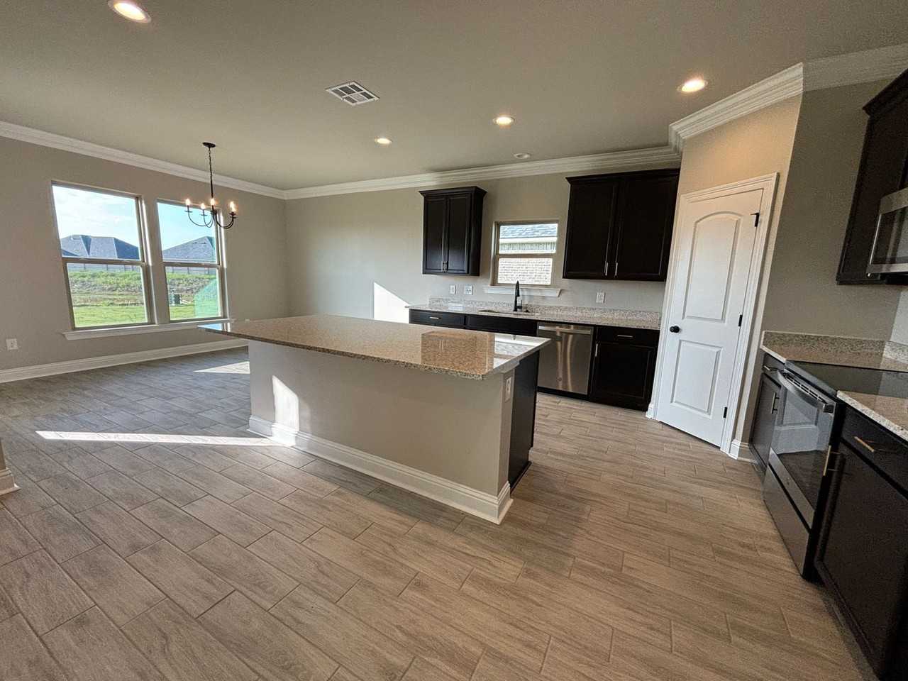 246 Saint Edmunds Way - Photo 3 of 26