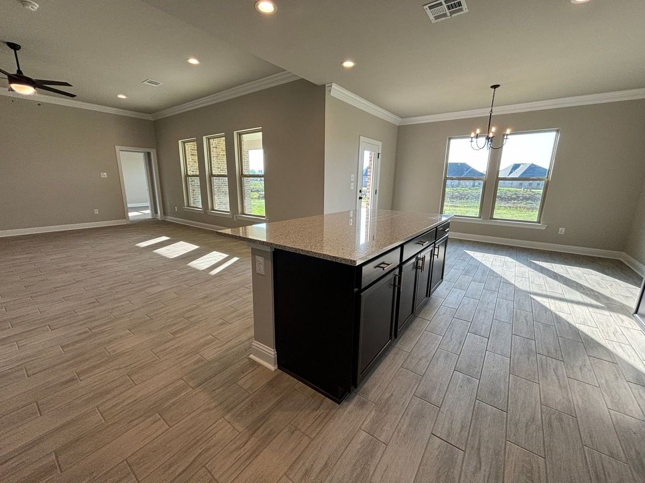 246 Saint Edmunds Way - Photo 6 of 26