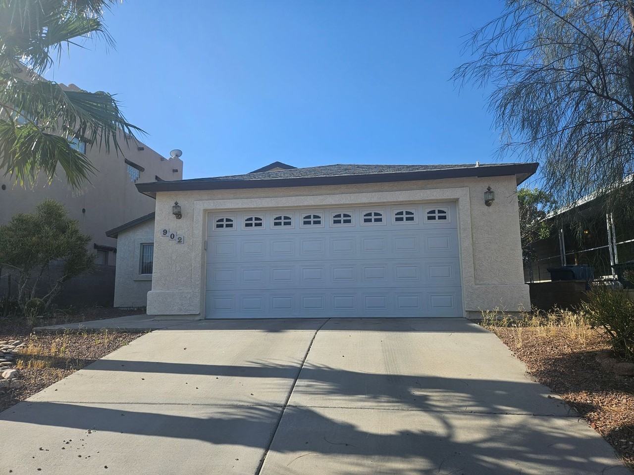 902 Riverfront Dr - Photo 2 of 12