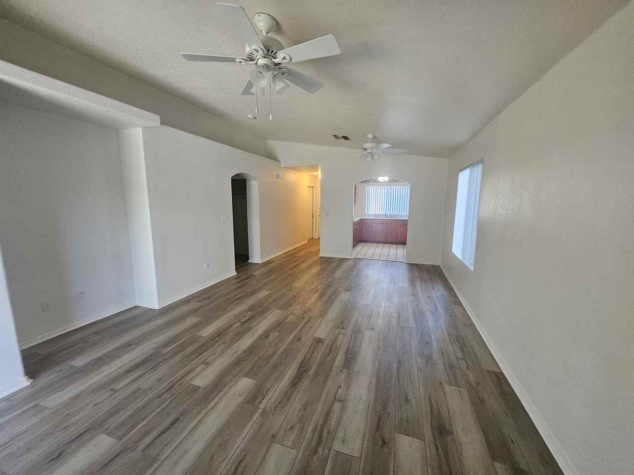 902 Riverfront Dr - Photo 4 of 12