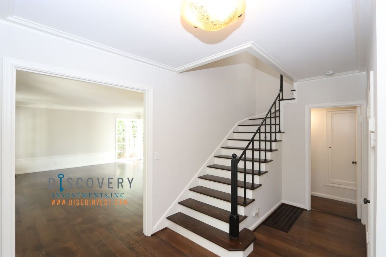 220 Sandringham Rd - Photo 3 of 29