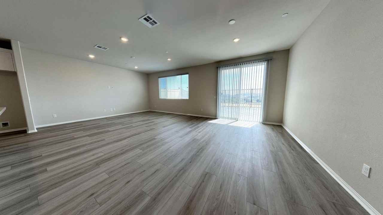 35333 Hutchison Pl - Photo 4 of 22