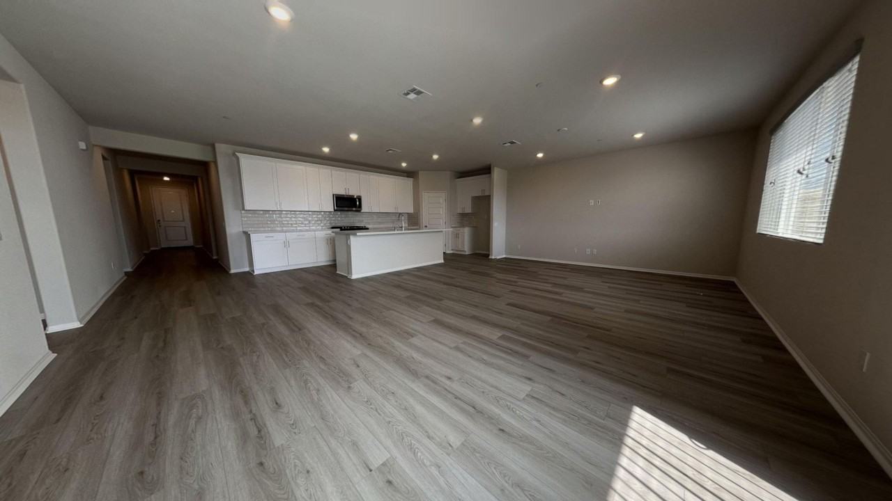 35333 Hutchison Pl - Photo 5 of 22