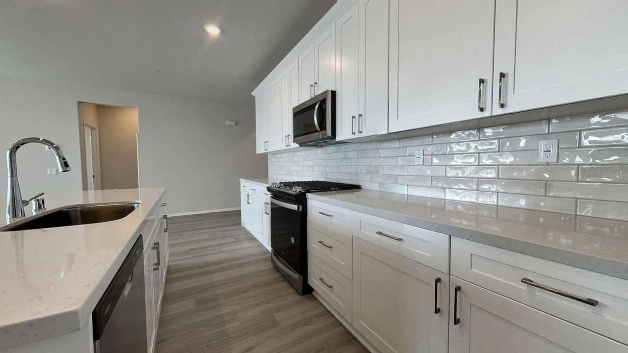 35333 Hutchison Pl - Photo 7 of 22