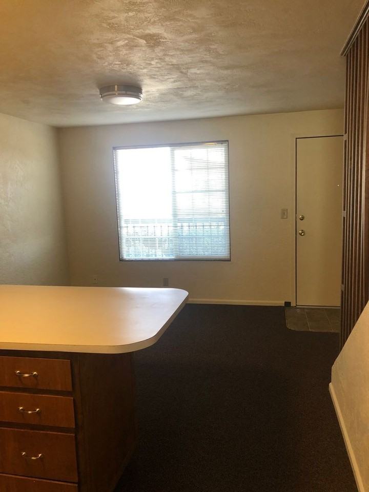 Hayward - Photo 3 of 21