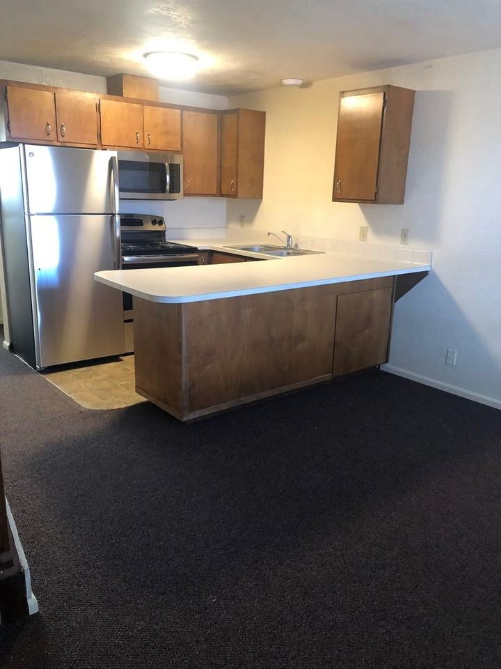 Hayward - Photo 4 of 21