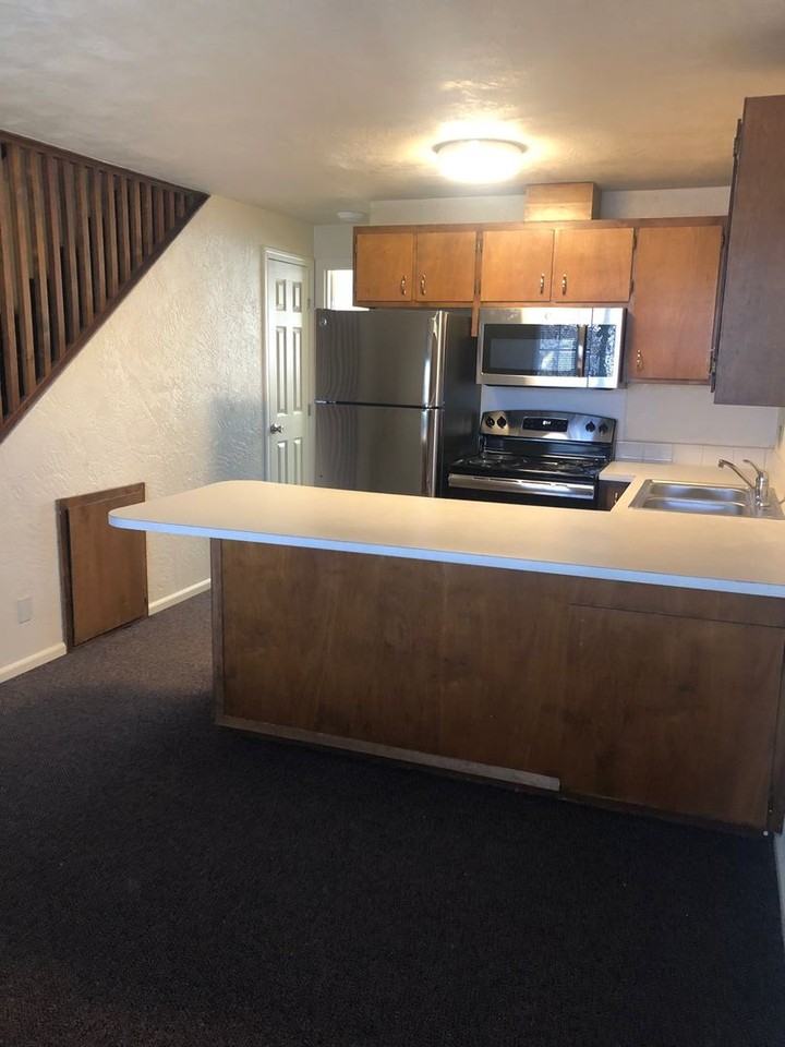 Hayward - Photo 5 of 21