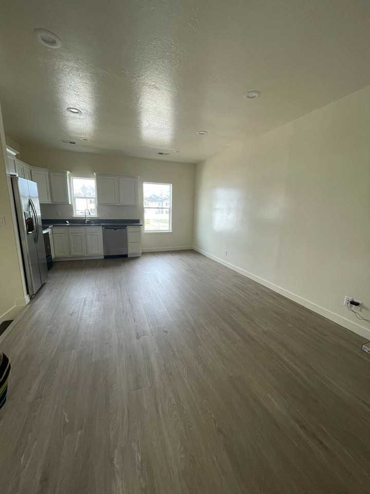 750 S Depot St #15 - Photo 4 of 11