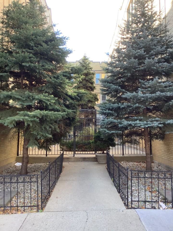 4823-29 W Addison - Photo 2 of 5