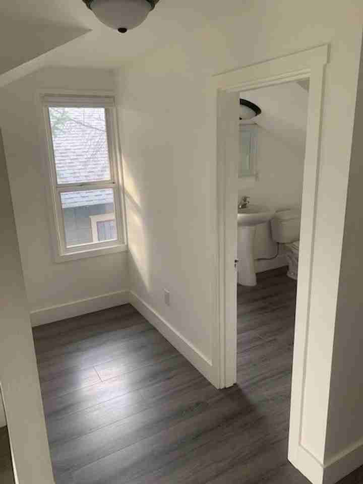 344 Nw Delaware Ave #4 - Photo 7 of 10