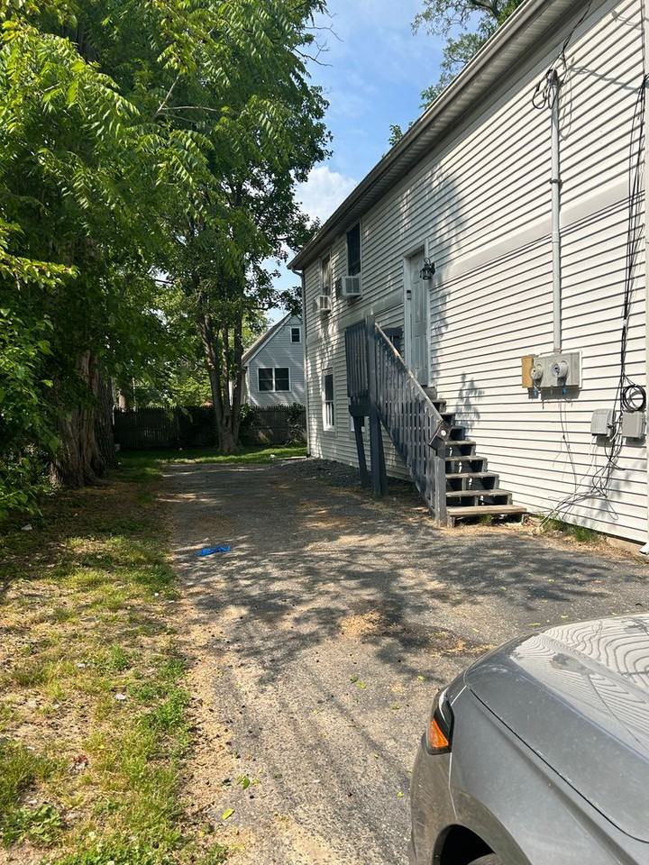 1139 Sewall Ave. - Photo 2 of 15