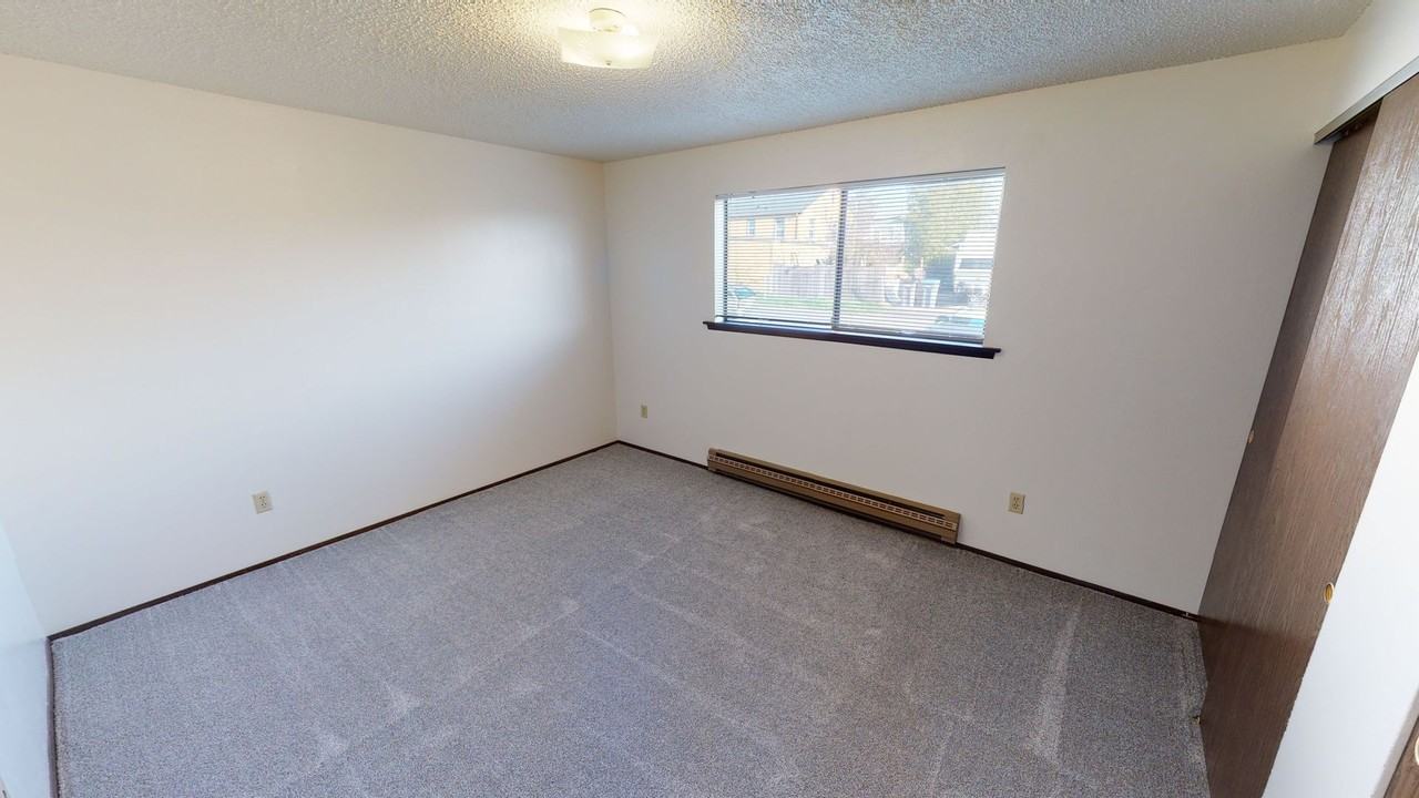 1010 Perry Ave - Photo 2 of 11