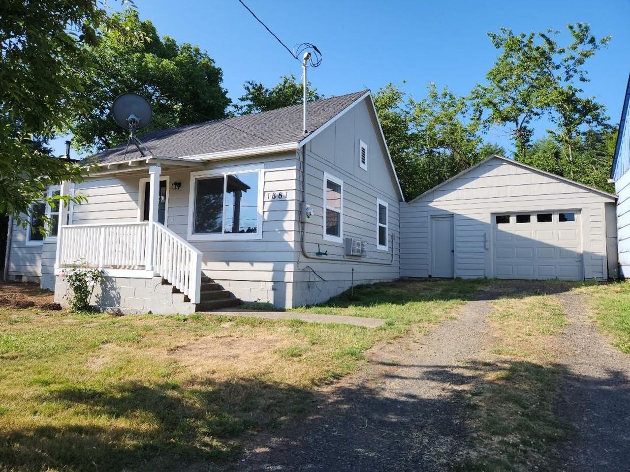 1881 Cedar St - Photo 2 of 20