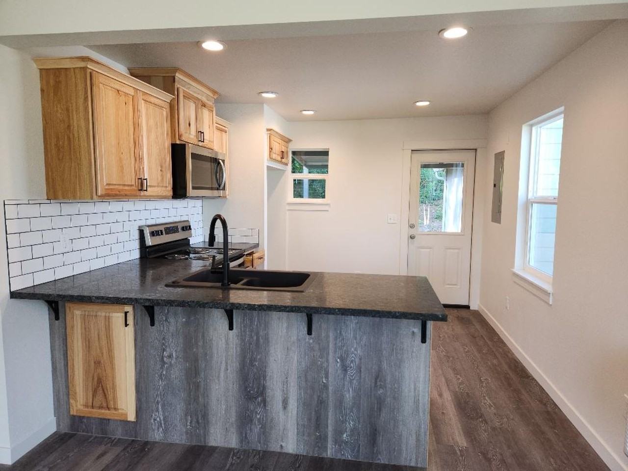 1881 Cedar St - Photo 5 of 20