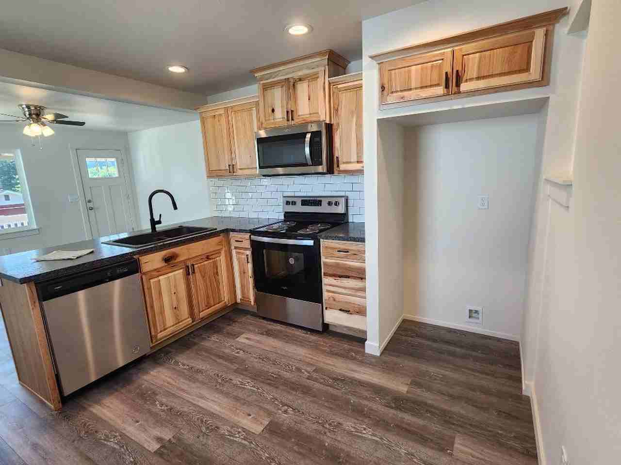 1881 Cedar St - Photo 6 of 20