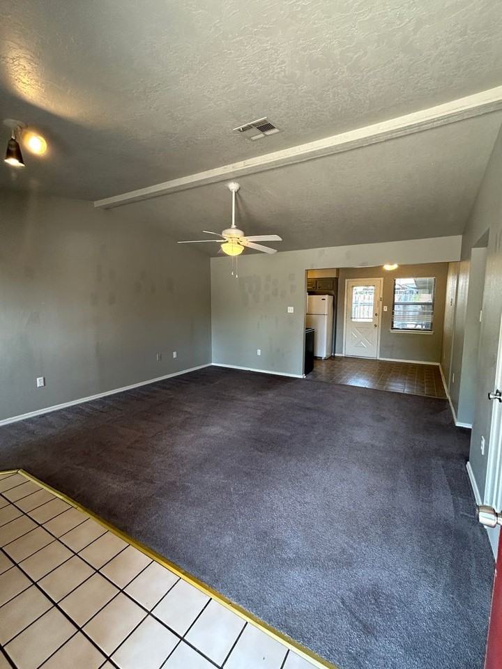 910 NE Tortoise Drive - Photo 2 of 17