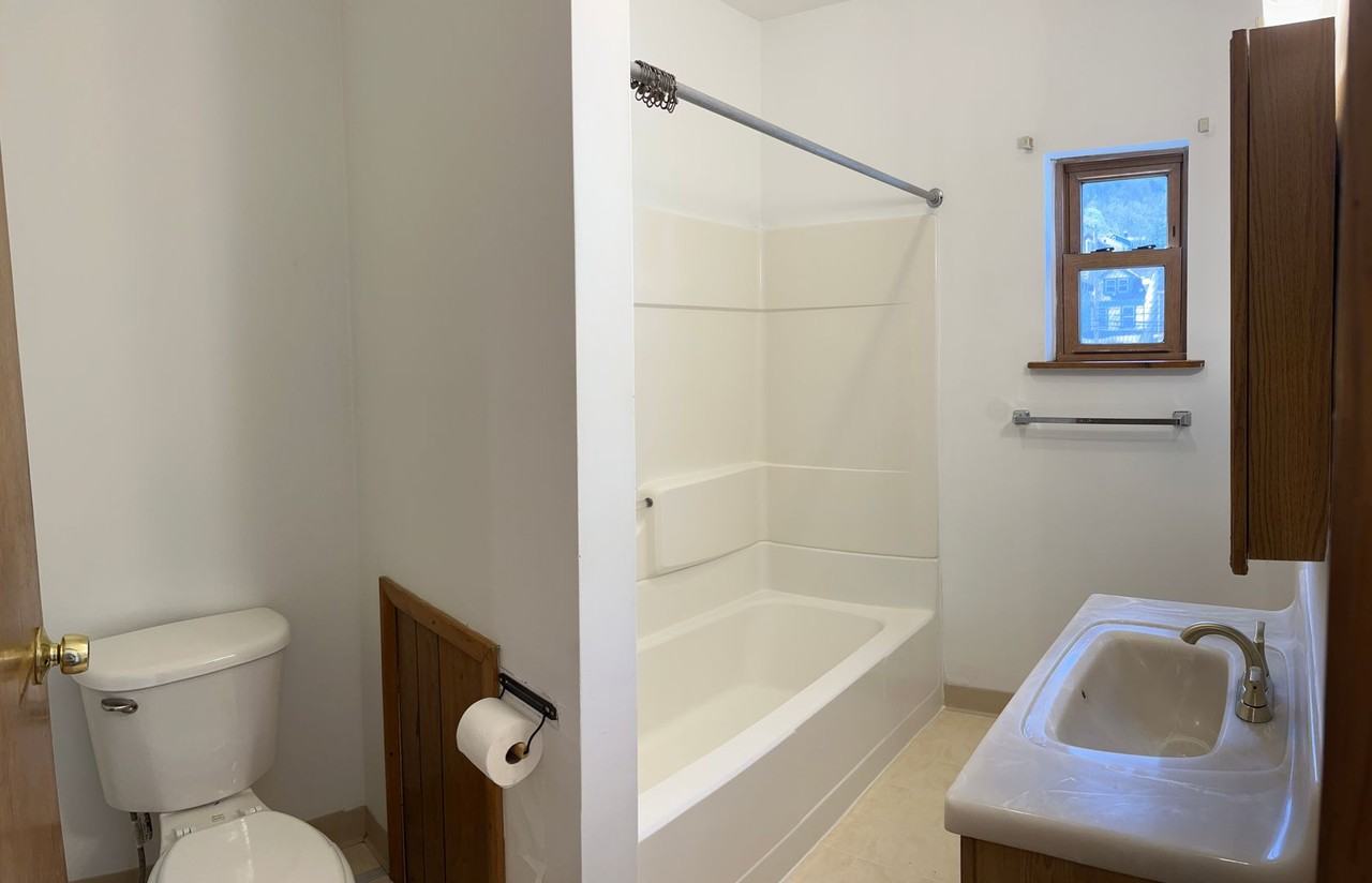 811 Evergreen Ave - Photo 4 of 5