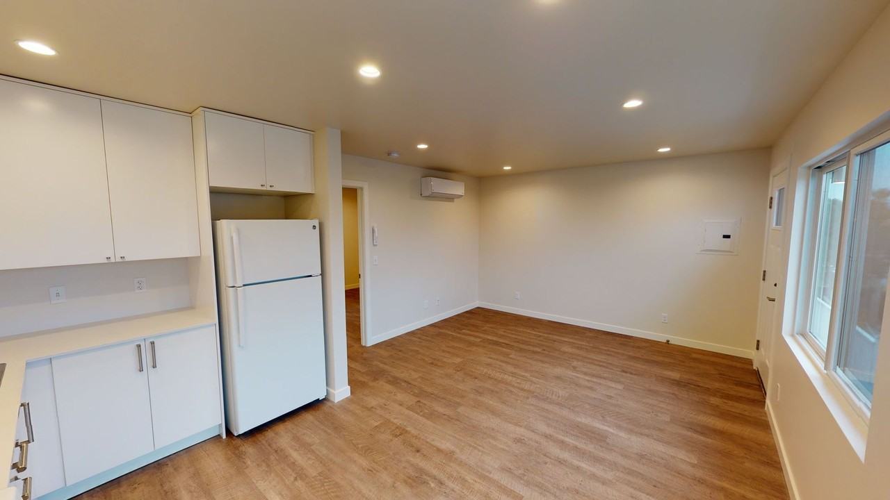 172 C Ave - Photo 4 of 7