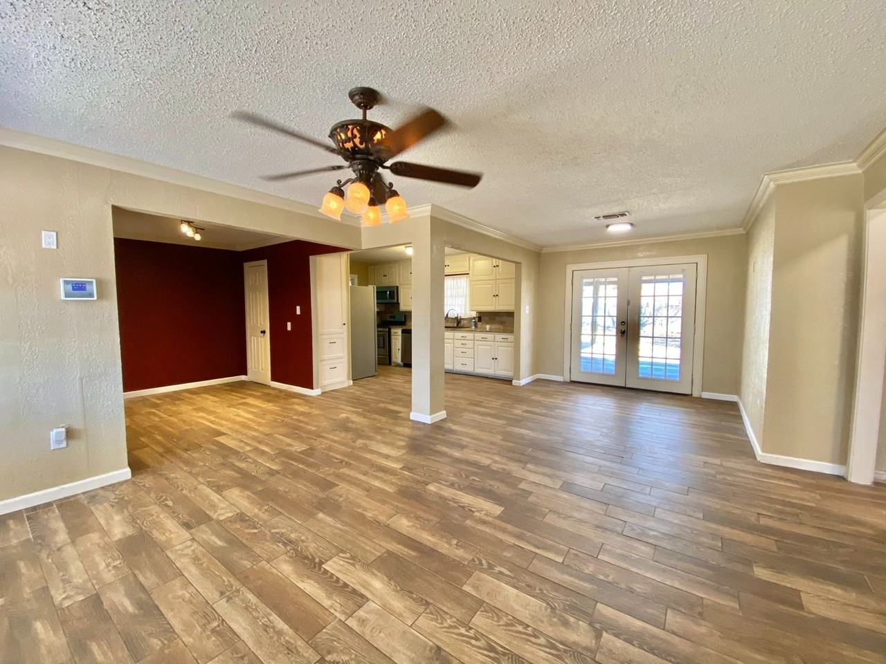 5508 43rd St - Photo 3 of 22