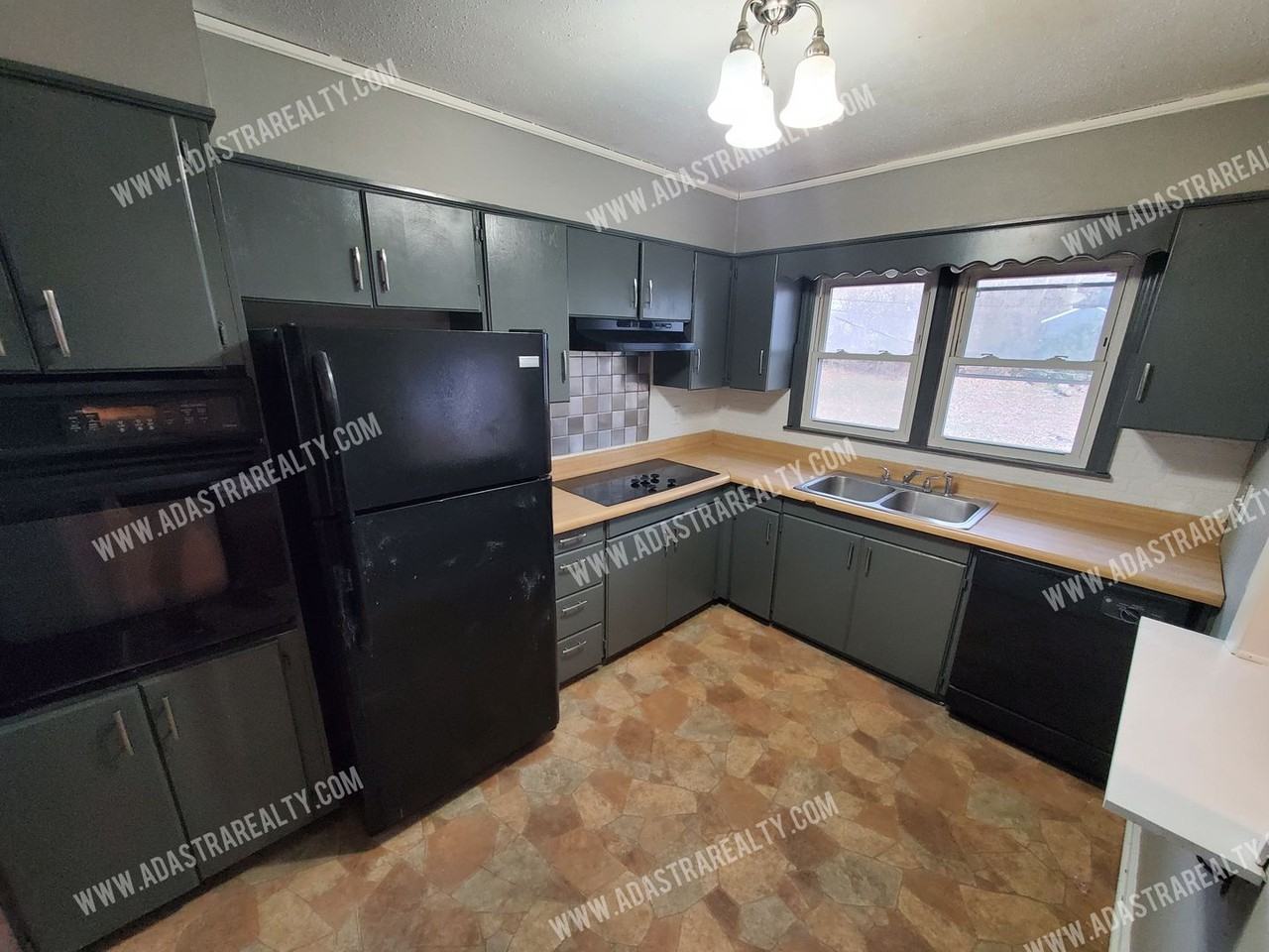 9909 Wheeling Ave - Photo 5 of 16