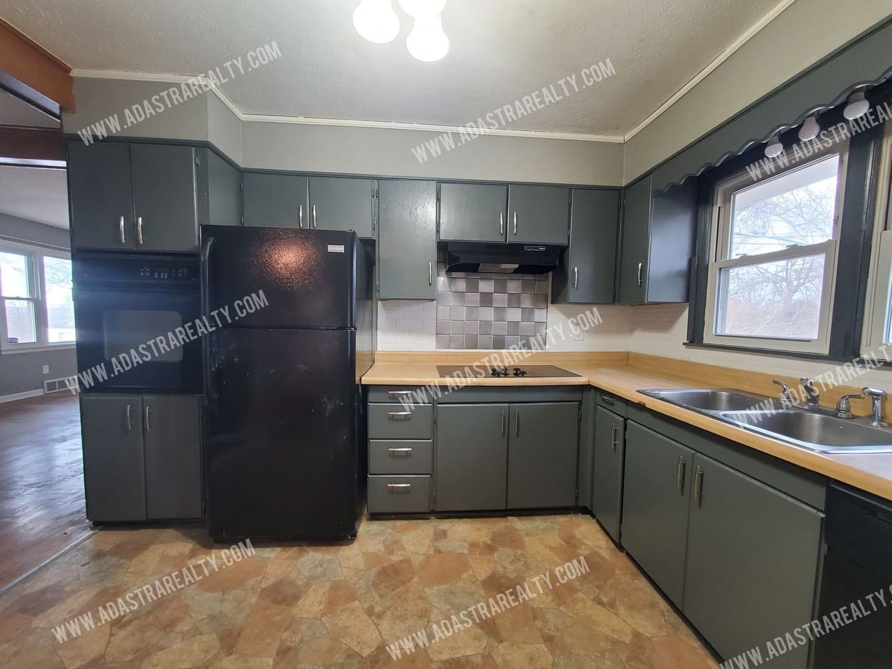 9909 Wheeling Ave - Photo 6 of 16