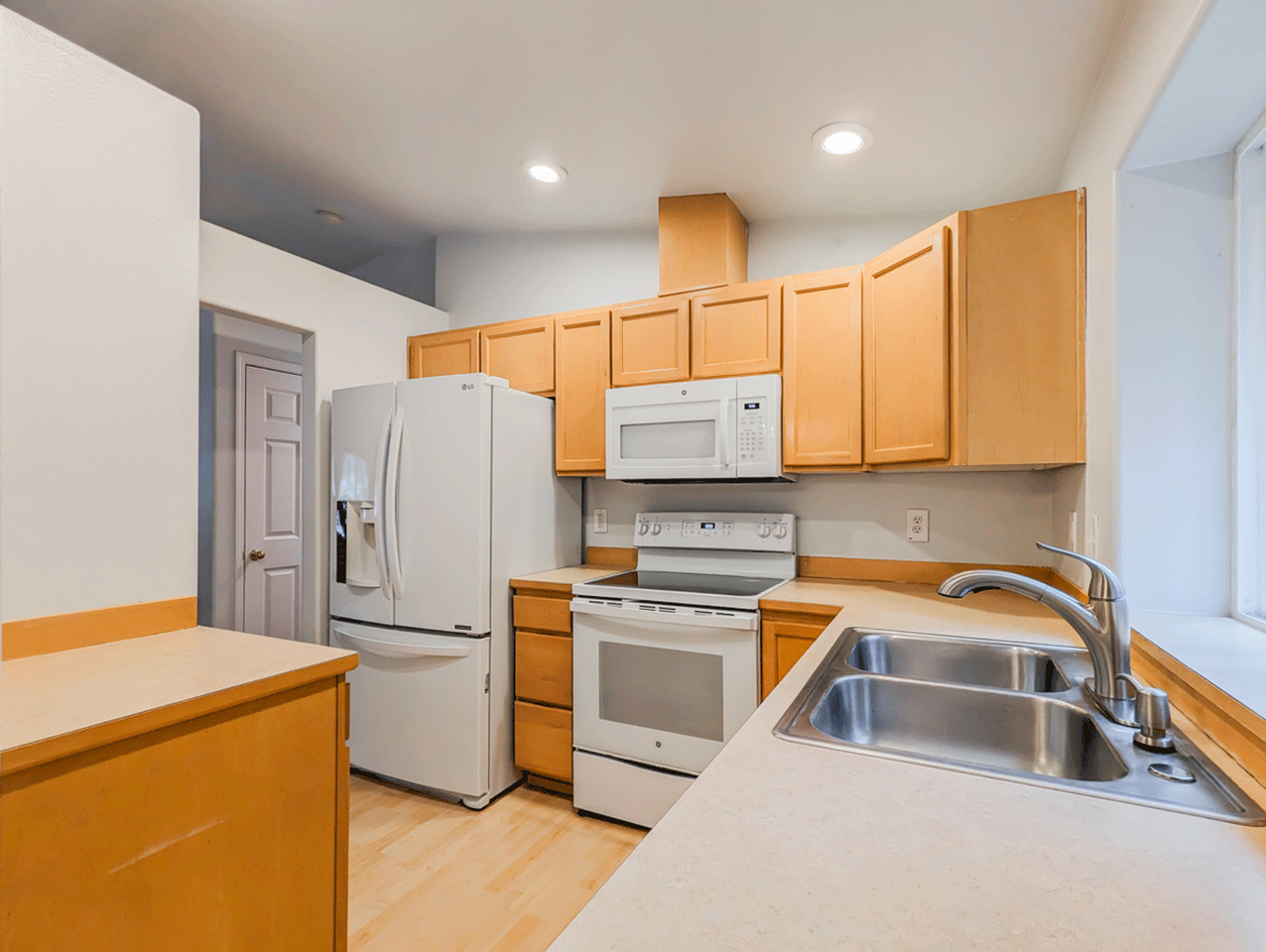 9718 50th Ave Ne - Photo 2 of 13