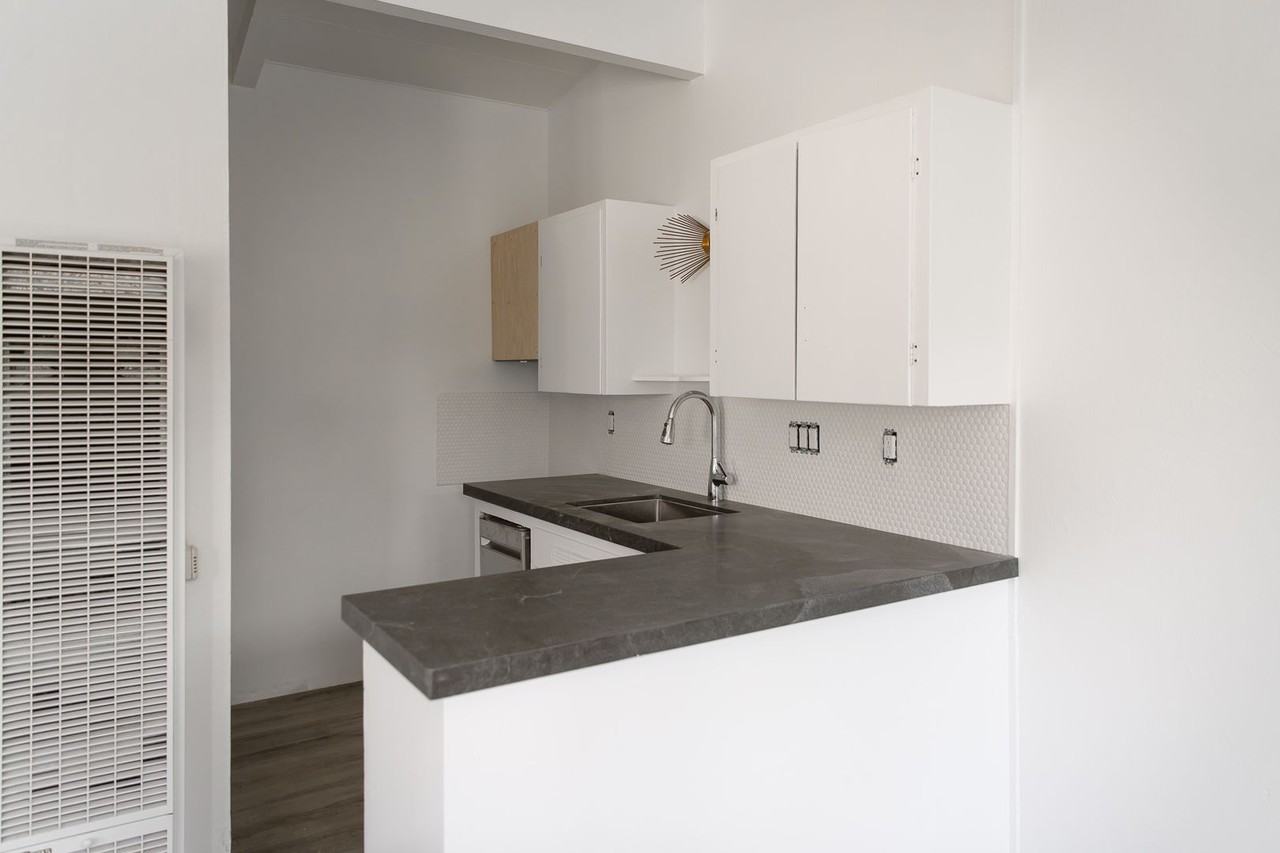 605 2nd St - Photo 2 of 10