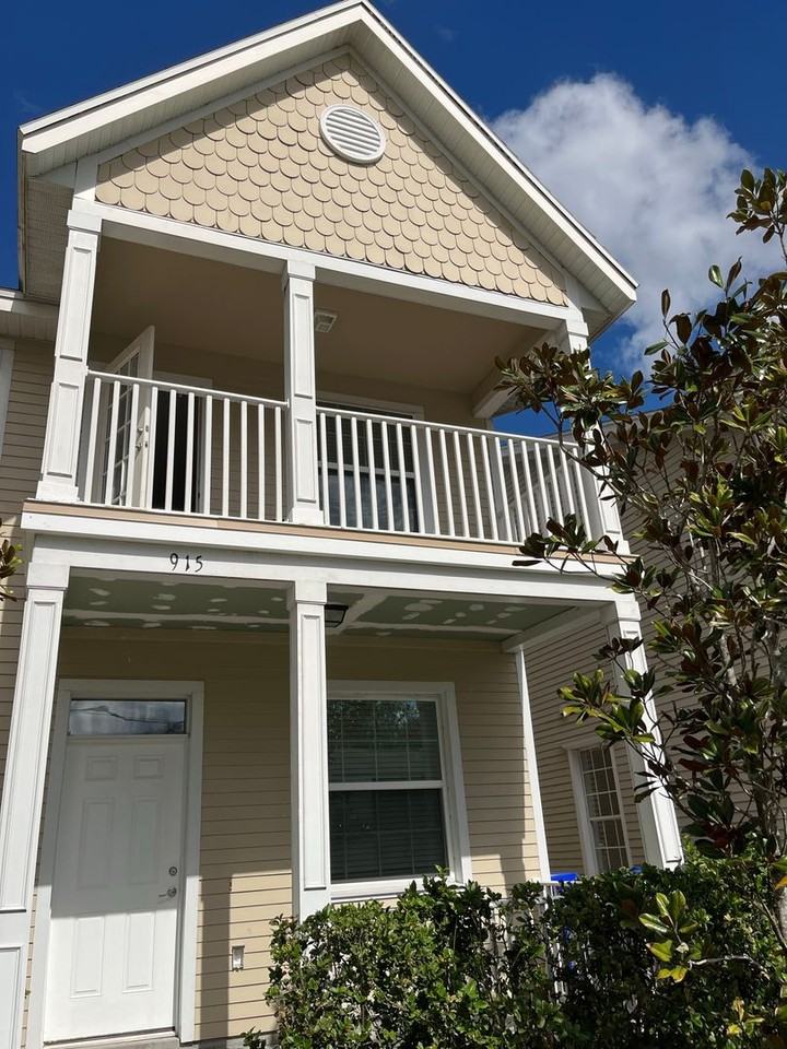 915 Sumner St - Photo 2 of 9