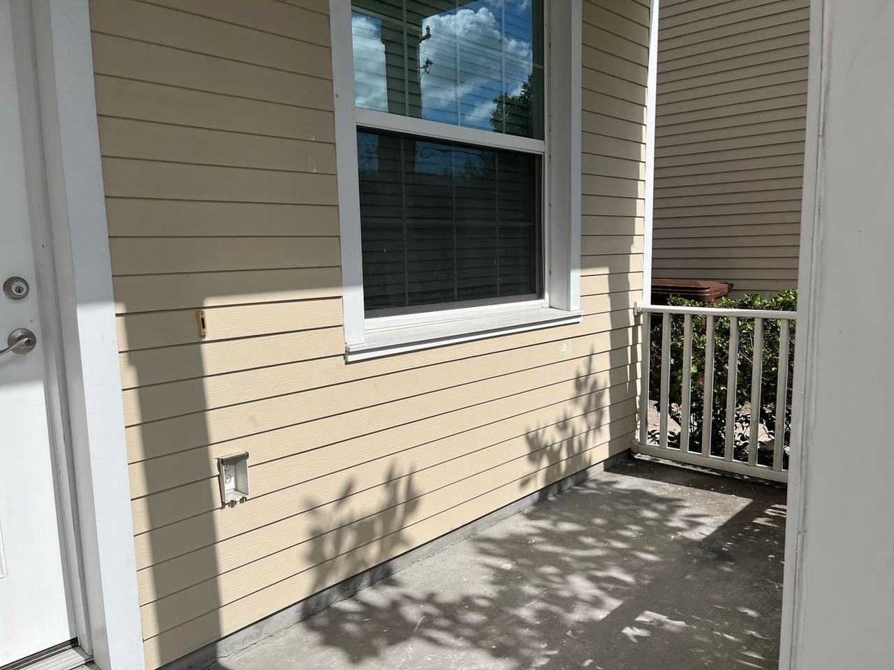 915 Sumner St - Photo 3 of 9