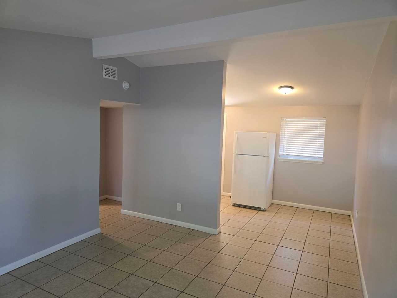 1337 Hutchinson St - Photo 3 of 18