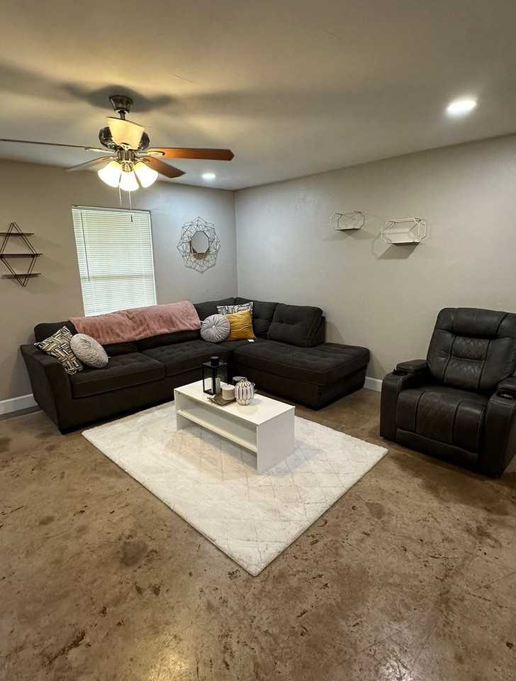 733 Orchard St - Photo 3 of 8