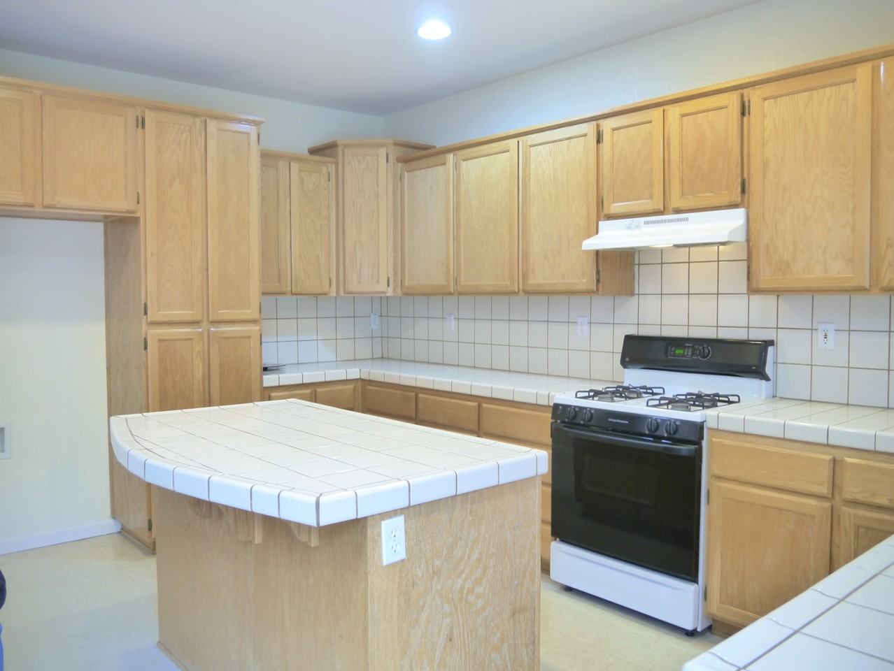 2442 Colby Ct - Photo 3 of 15