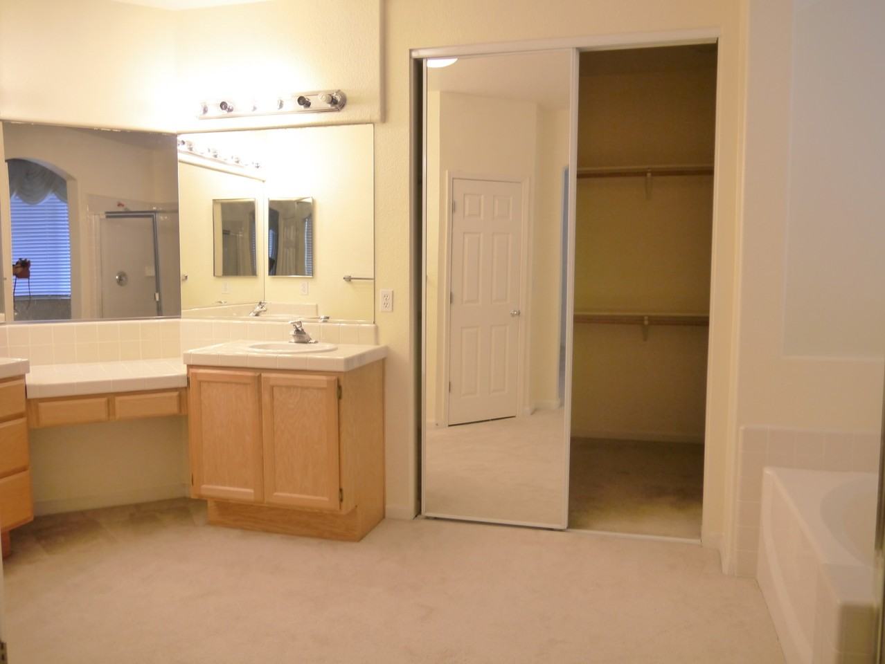 2442 Colby Ct - Photo 4 of 15