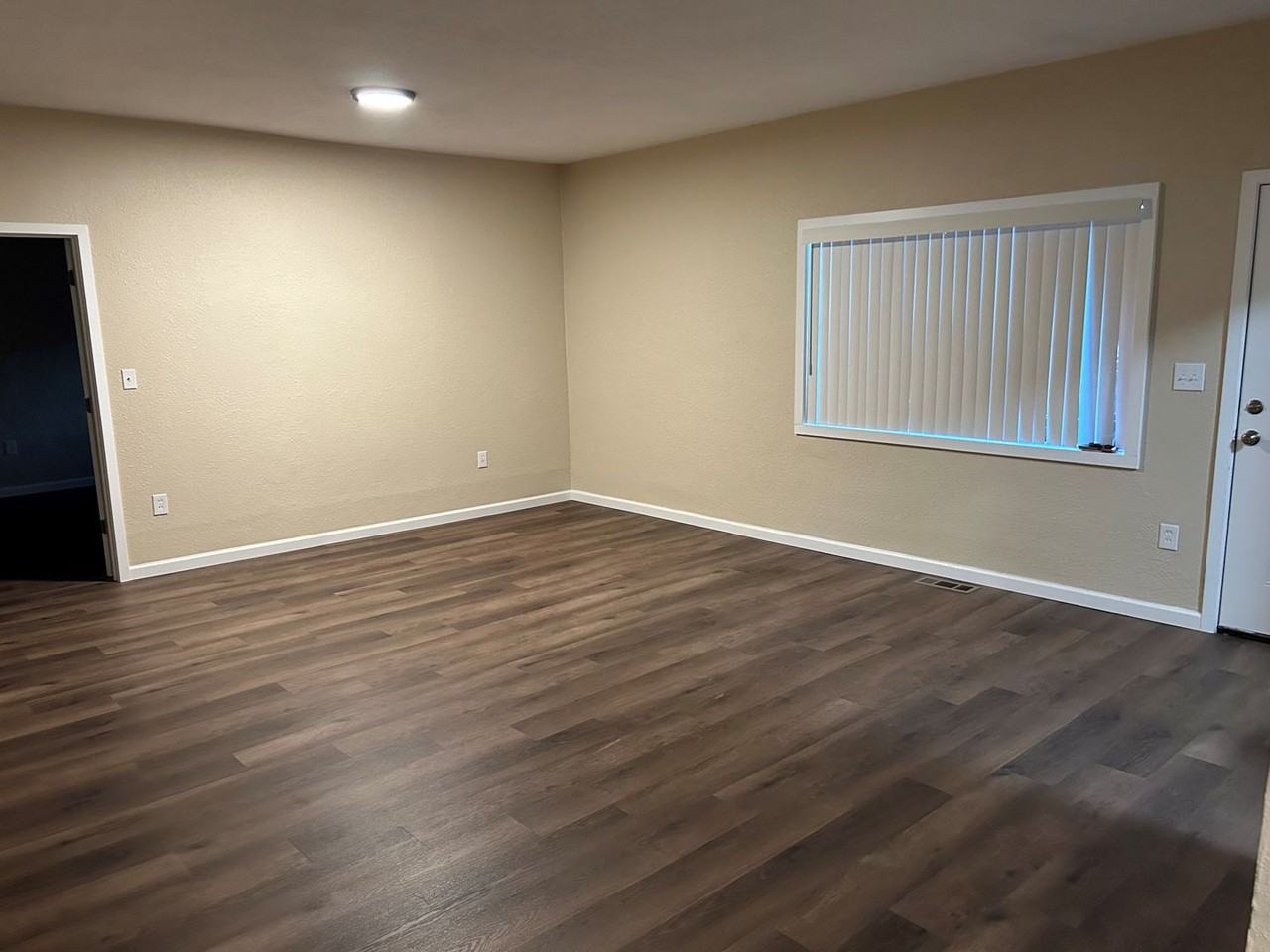 219 Sw 4th St - Photo 2 of 7