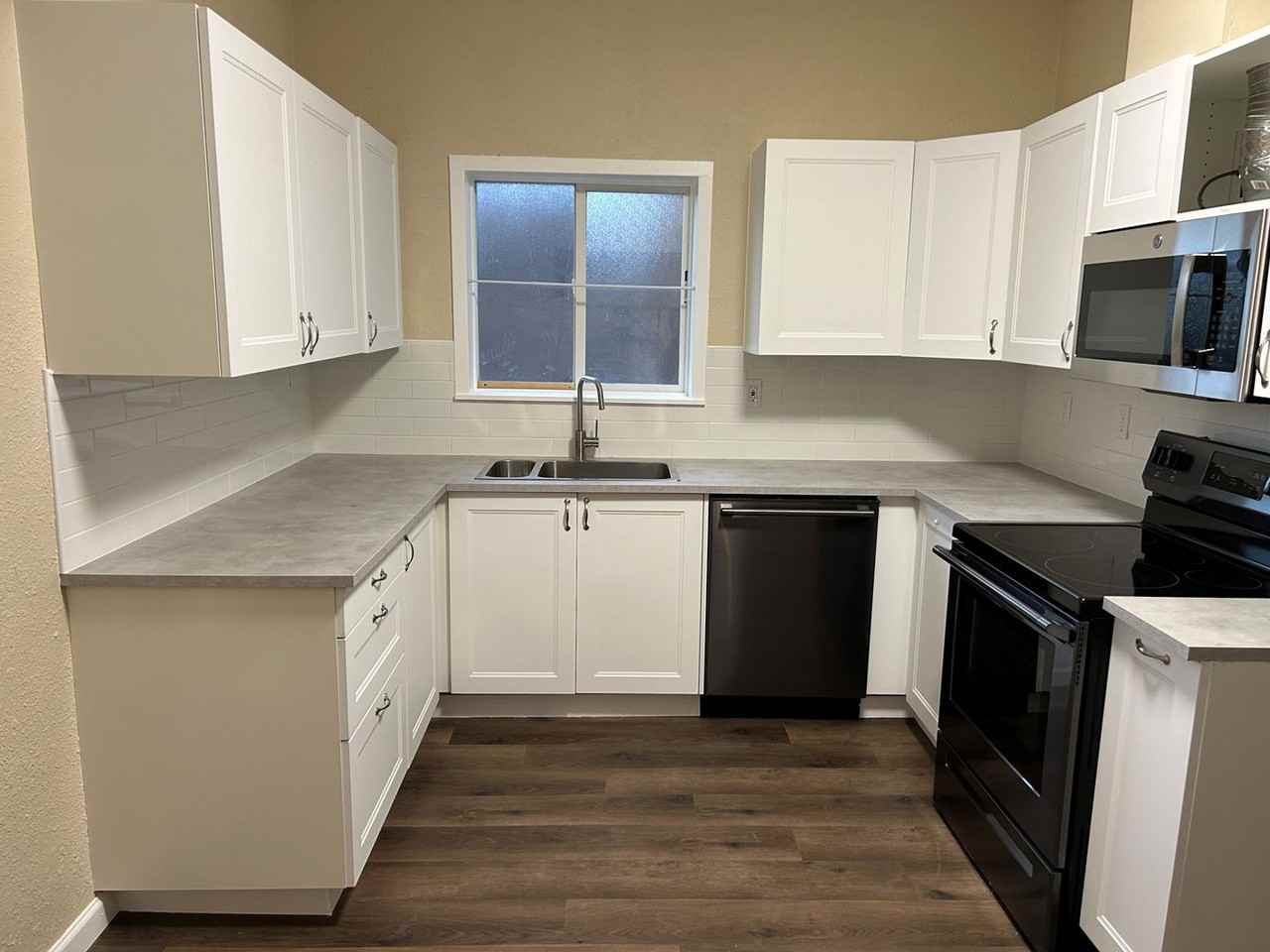 219 Sw 4th St - Photo 3 of 7