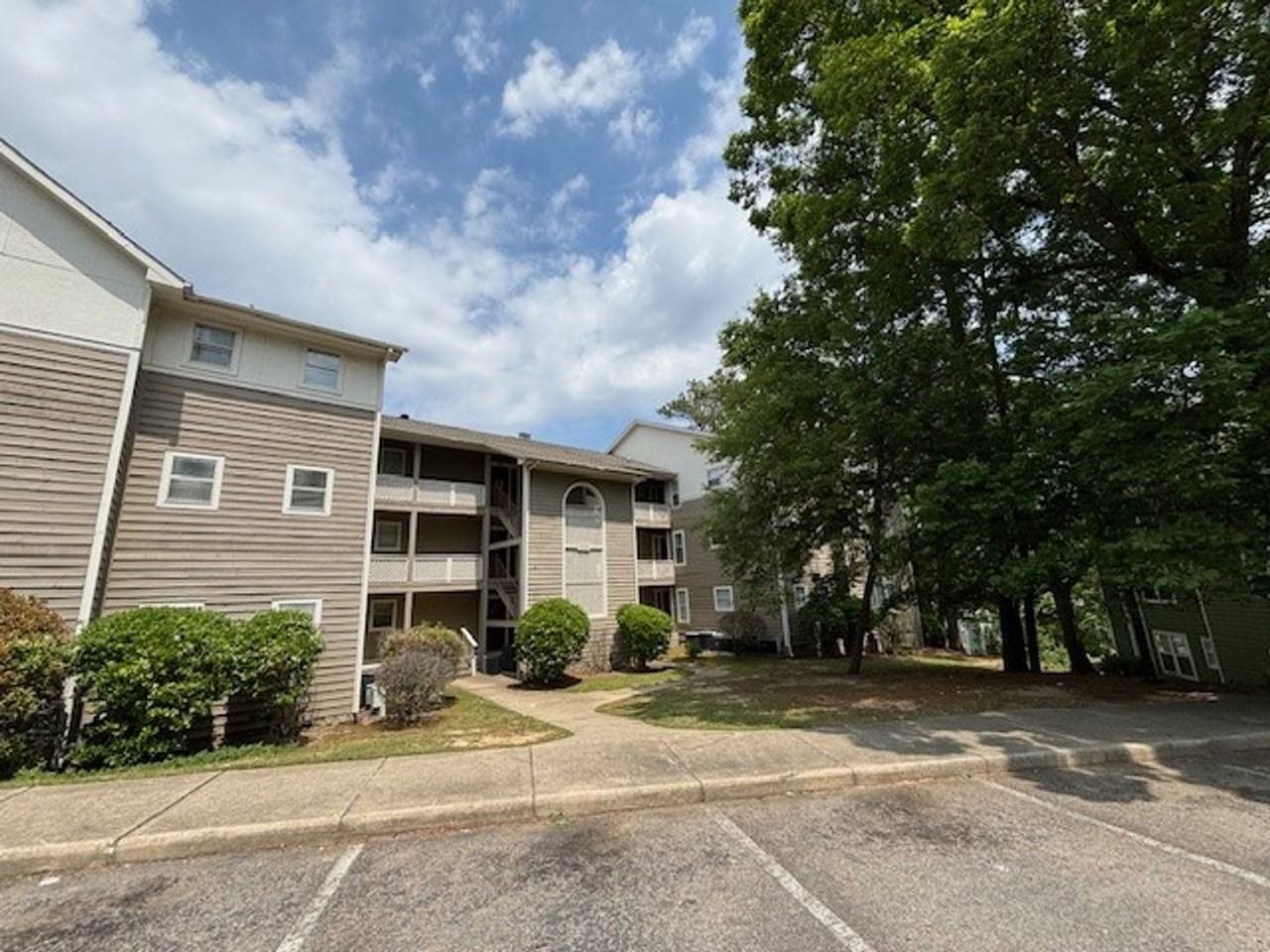 1006 Brookhollow Dr #17