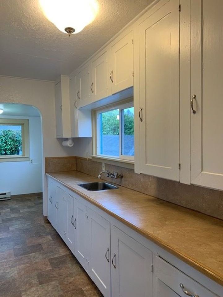 800 Oakhill Avenue Southeast - Photo 5 of 14