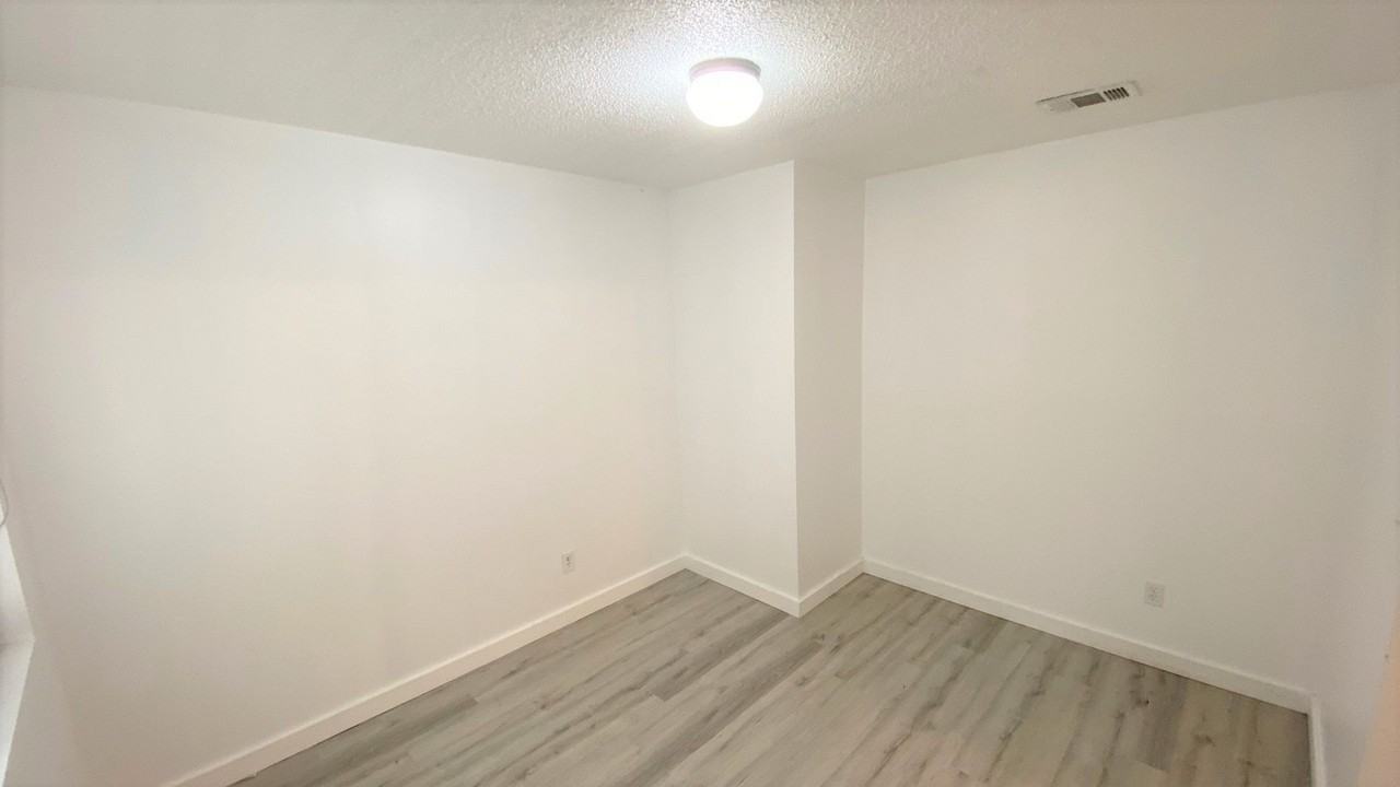 711 Dover St - Photo 3 of 14