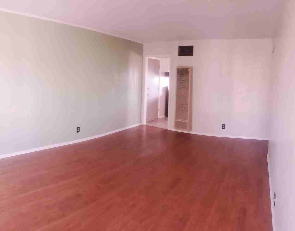 10100 Lexington Ave Ne - Photo 2 of 19