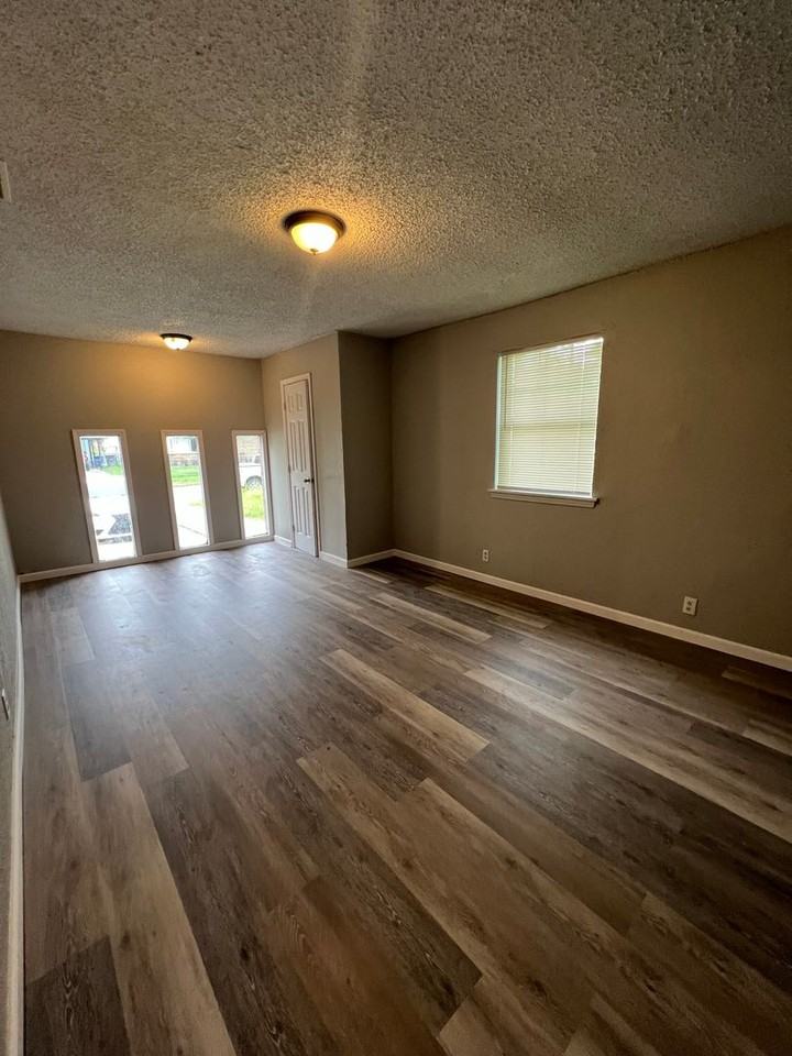 1379 E 53rd St N - Photo 2 of 9