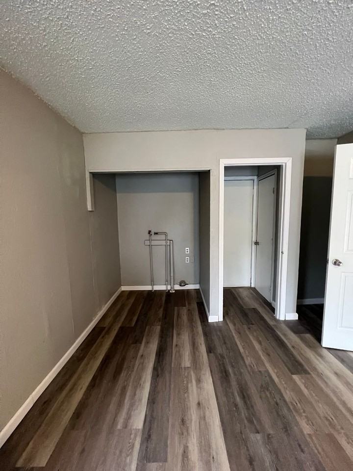 1379 E 53rd St N - Photo 3 of 9