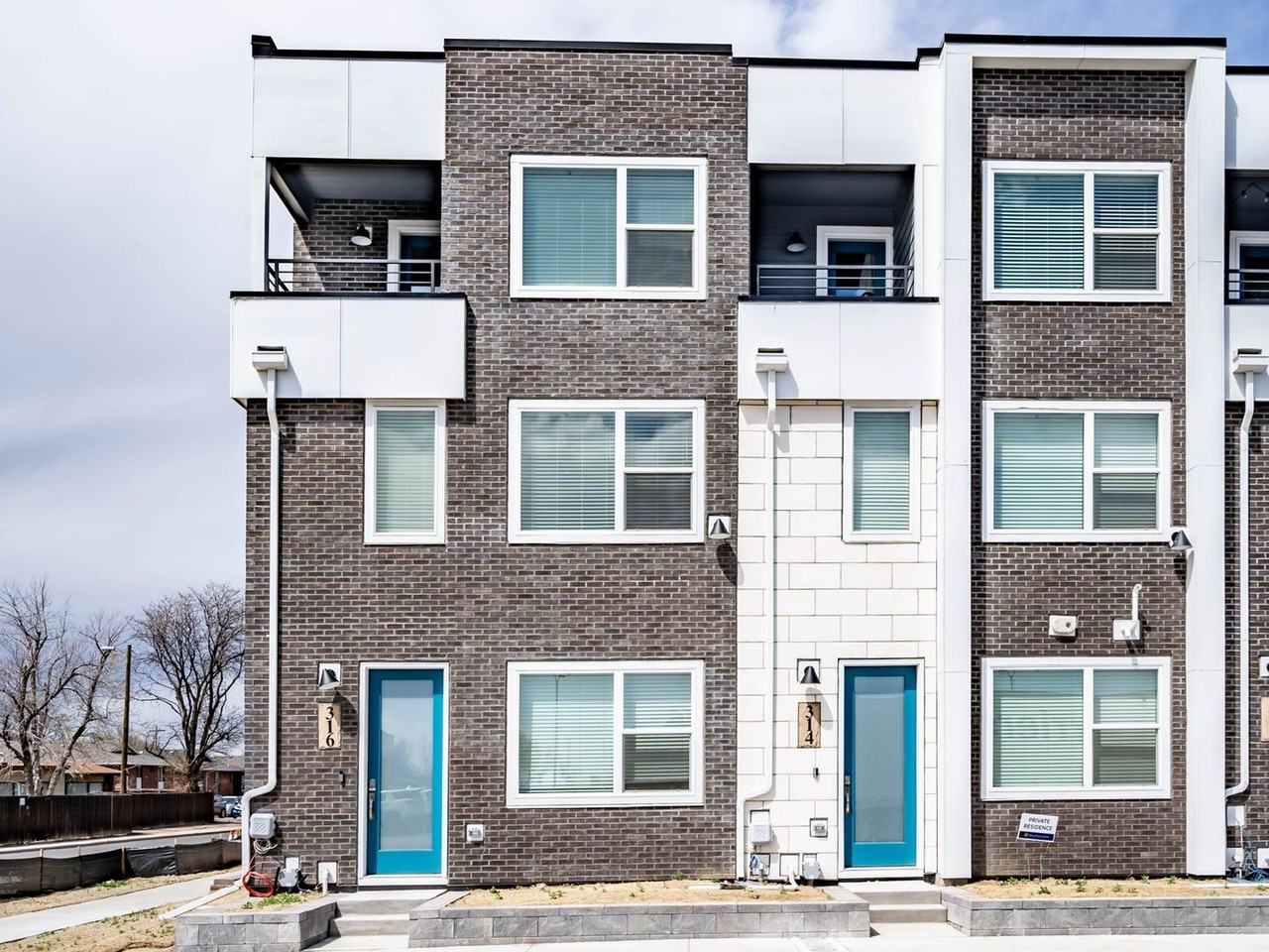 316 Geneva St - Photo 3 of 39