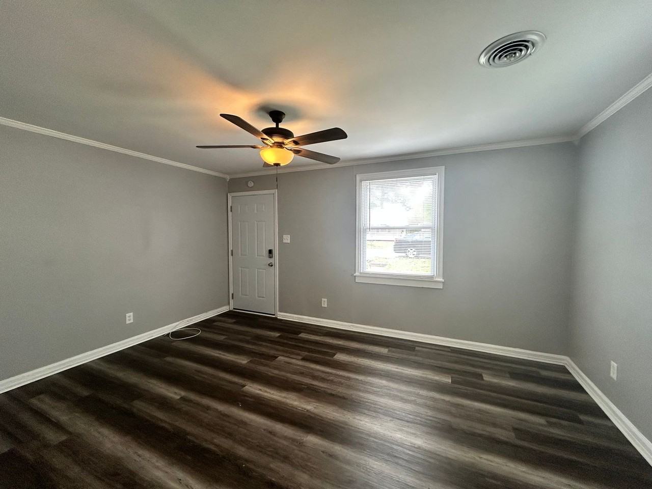 1906 Wakefield Ave - Photo 3 of 15