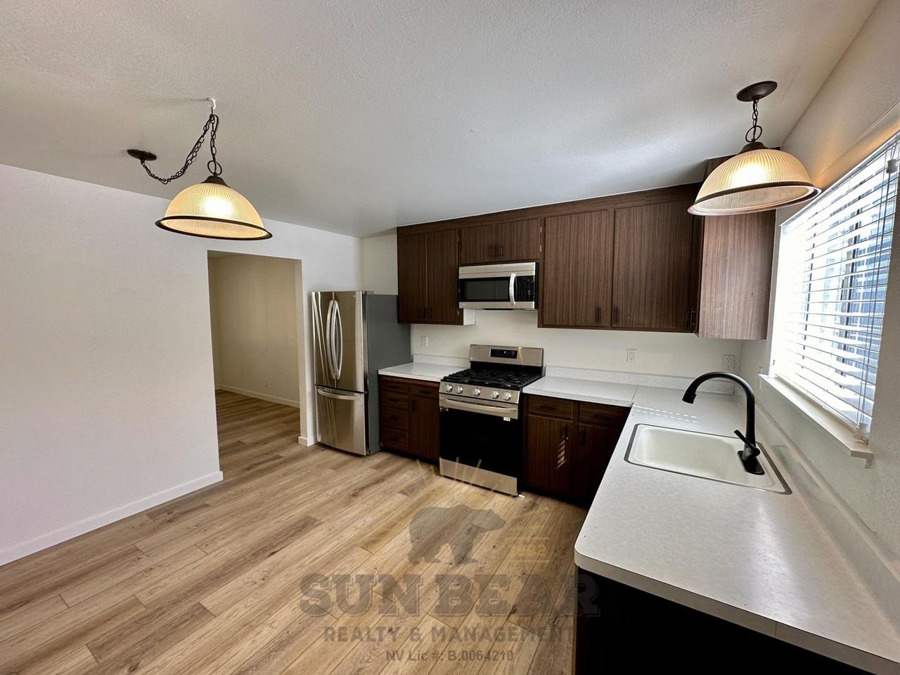 914 Harold Dr - Photo 2 of 21